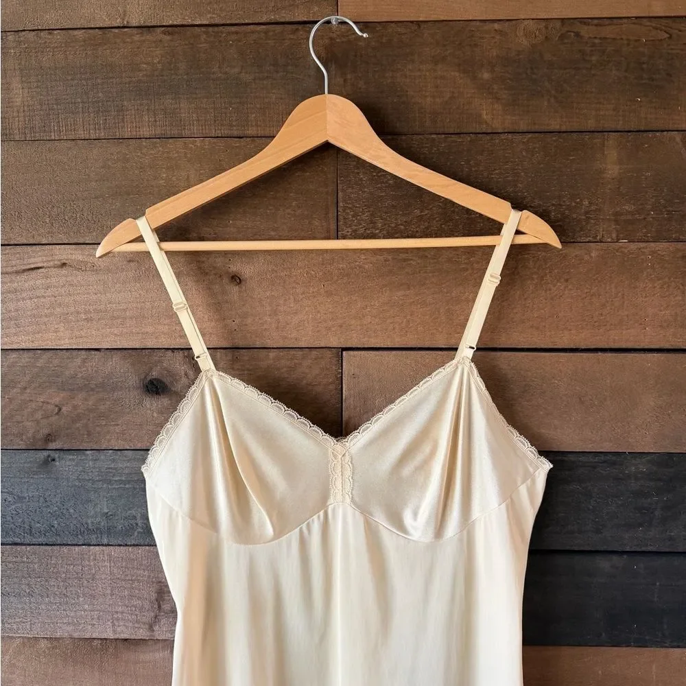 Vintage Vanity Fair Beige Lace Trim Nylon Slip Nightgown USA - Picture 9 of 12
